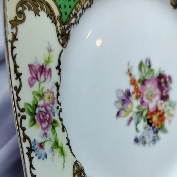 Vintage Floral Green and White Ceramic Plates - Picture 6 of 7